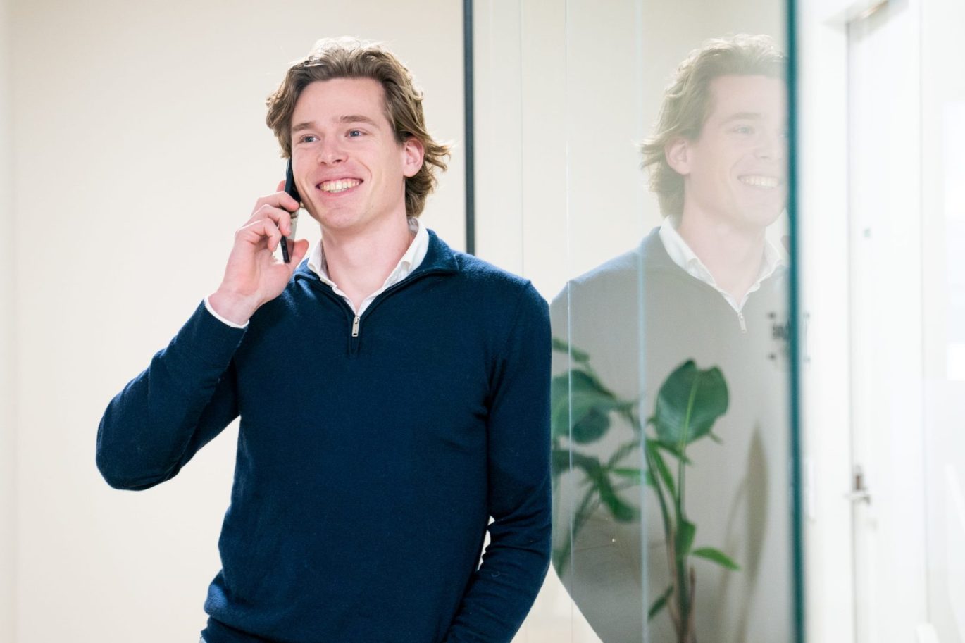 Een collega van Employ IR in gesprek met een kandidaat