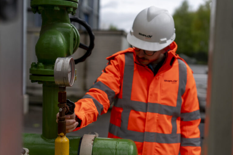 Een technische professional aan het werk in Nederland
